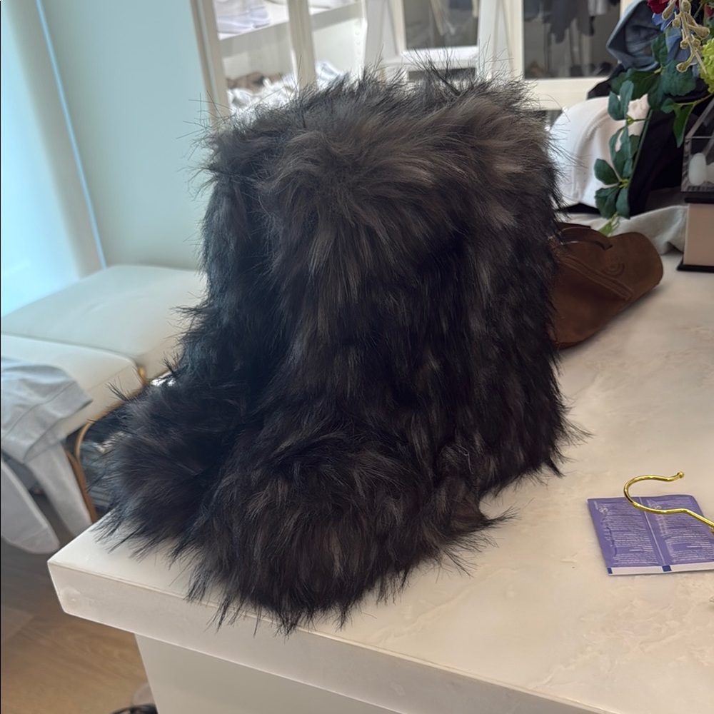 Skims Fur Black Boots